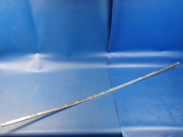 0811610-4 Cessna - RETAINER- RH COVER
